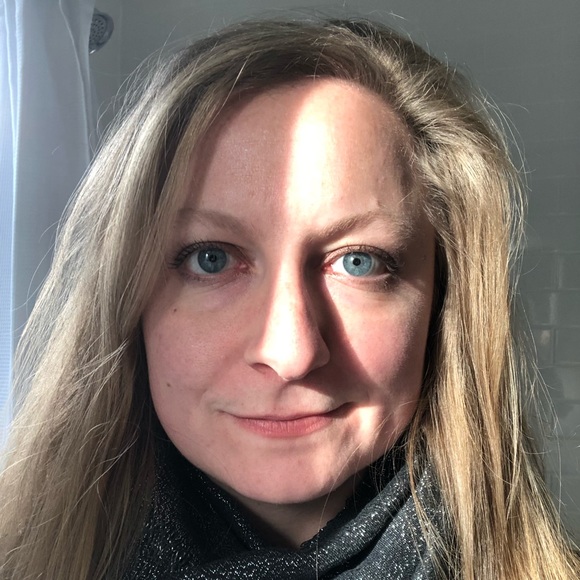 Meet your Posher, Vickie - Picture 2 of 8